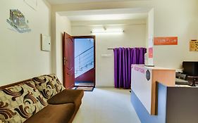 Oyo Flagship Lotus Lakeview Apartments