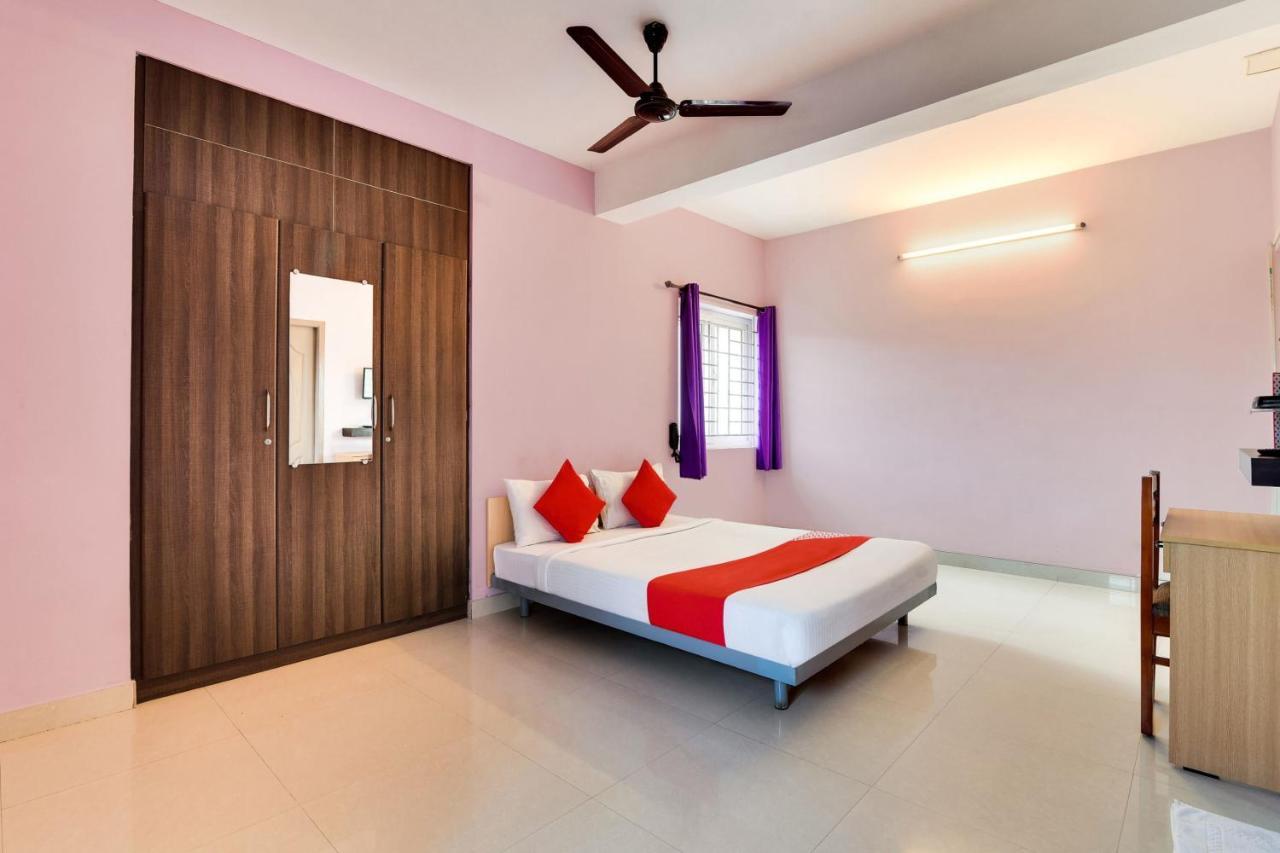Oyo Flagship Lotus Lakeview Apartments Singanallur Exterior photo