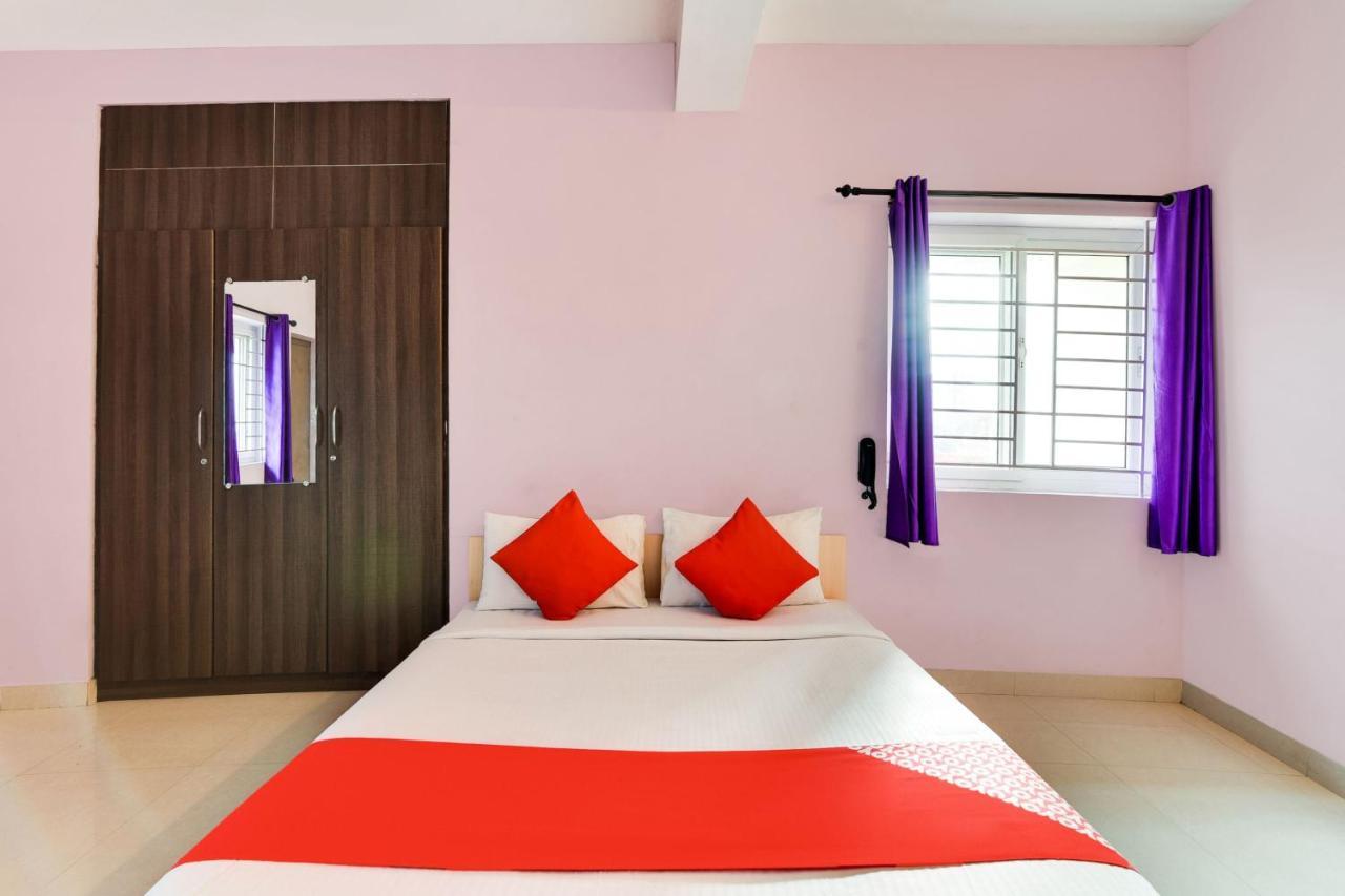 Oyo Flagship Lotus Lakeview Apartments Singanallur Exterior photo
