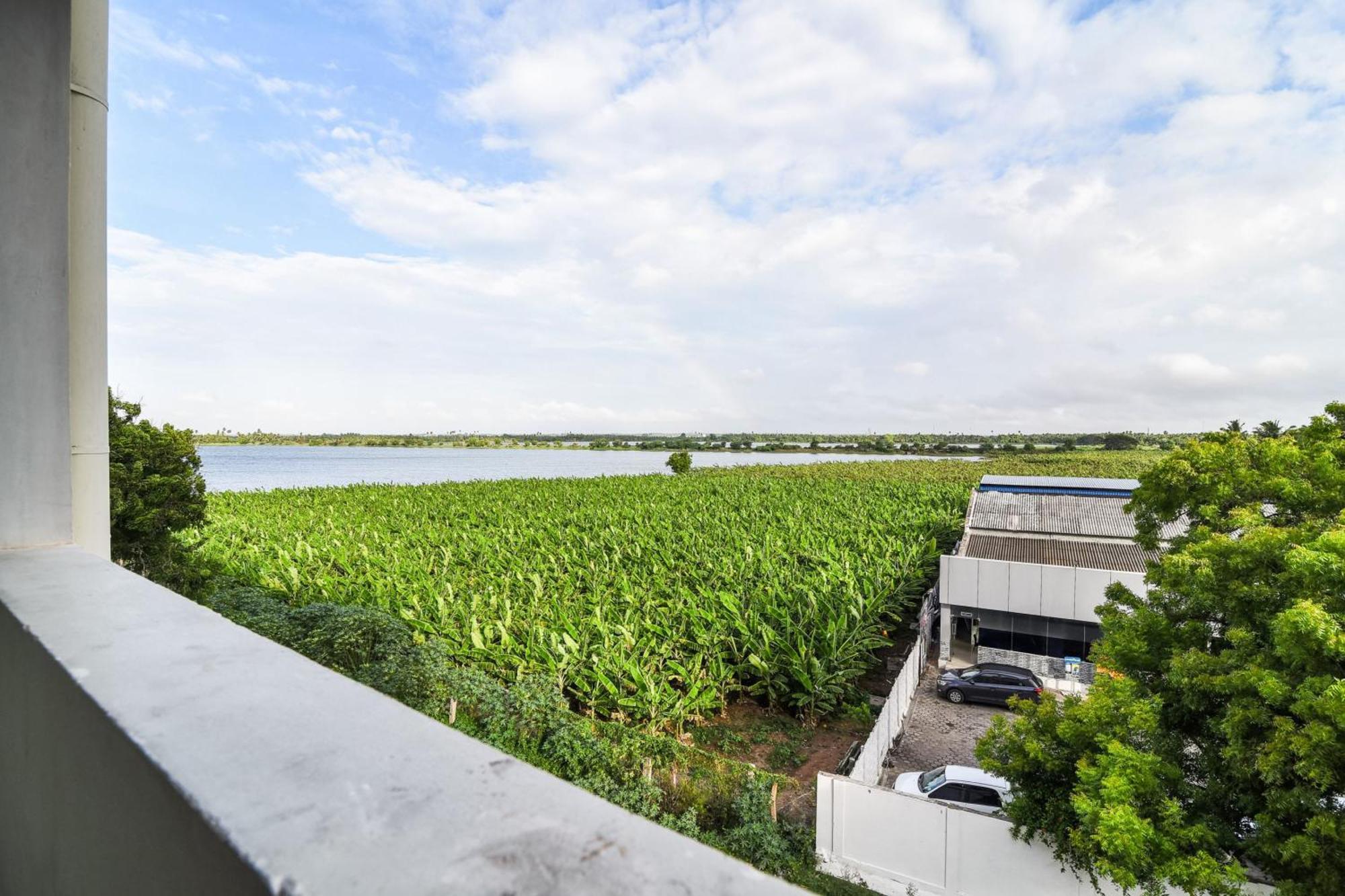 Oyo Flagship Lotus Lakeview Apartments Singanallur Exterior photo