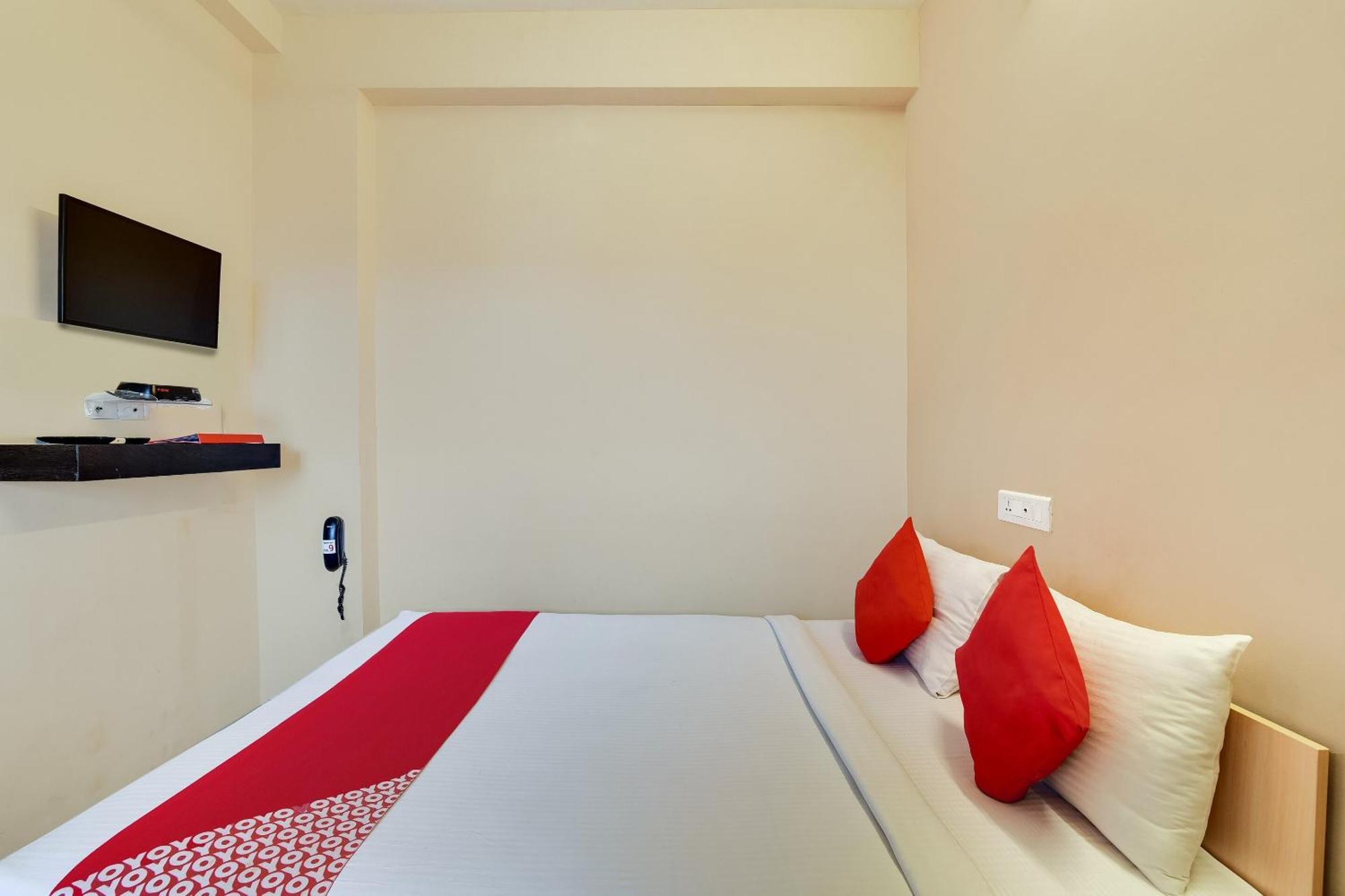 Oyo Flagship Lotus Lakeview Apartments Singanallur Exterior photo