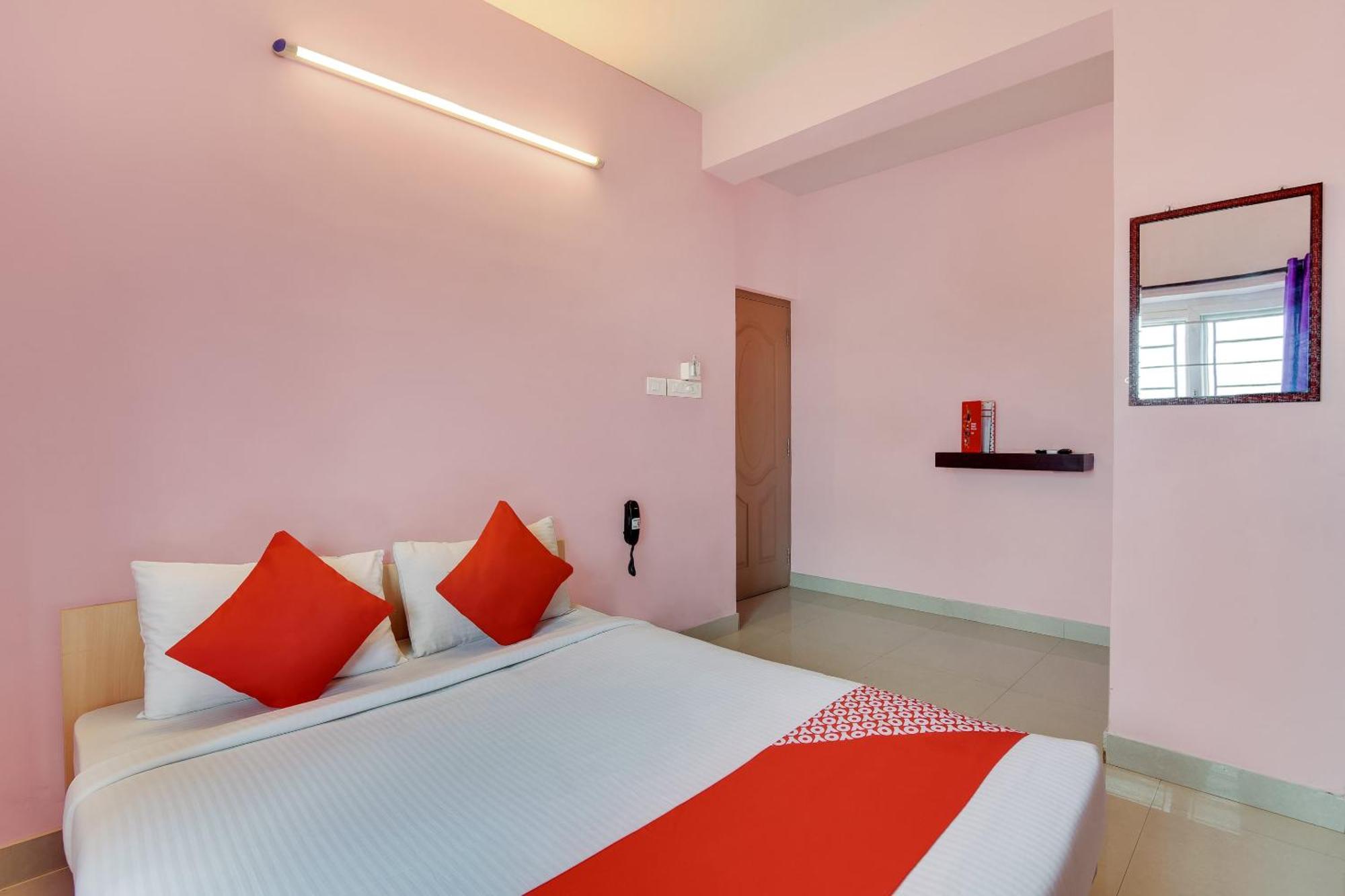 Oyo Flagship Lotus Lakeview Apartments Singanallur Exterior photo