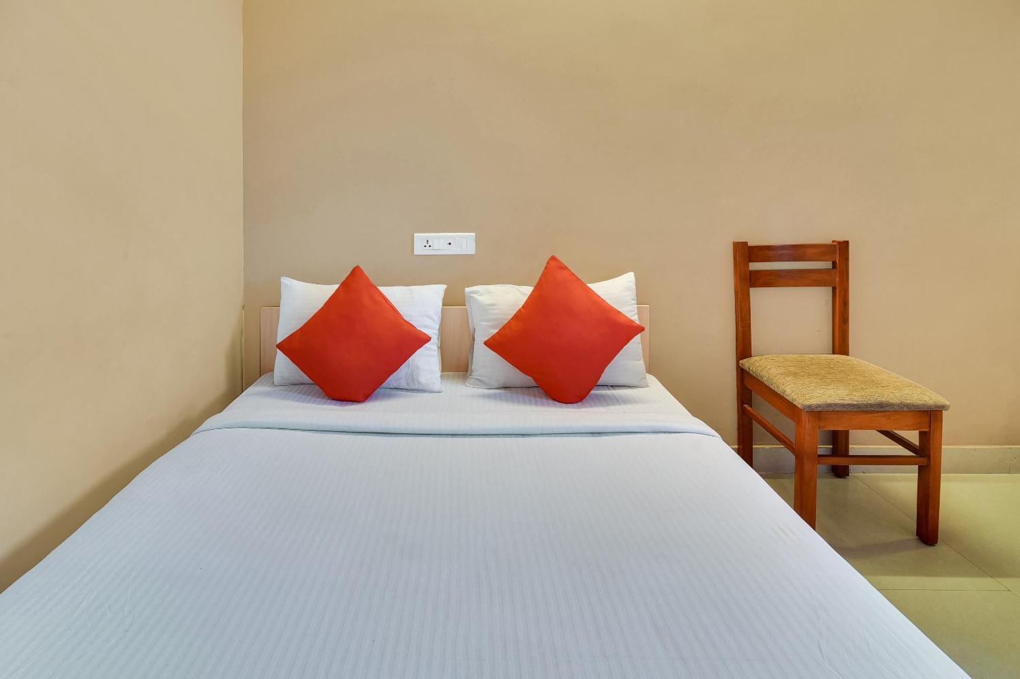 Oyo Flagship Lotus Lakeview Apartments Singanallur Exterior photo